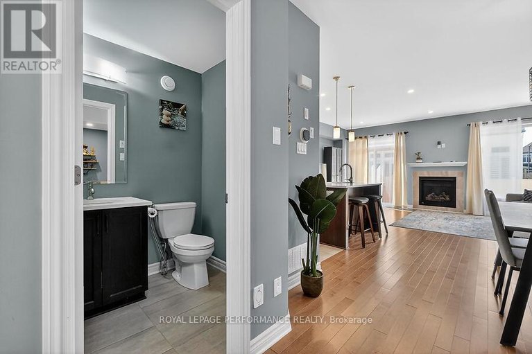 29557576/790-cairn-crescent/mer-bleuebradley-estatesanderson-park/ottawa/ontario/K1W0P7_6