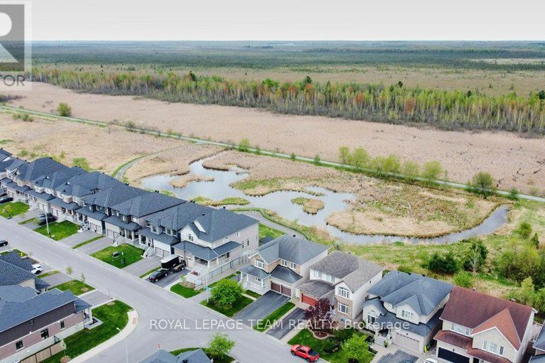 28330795/130-winterhaven-drive/mer-bleuebradley-estatesanderson-park/ottawa/ontario/K1W0H4_46