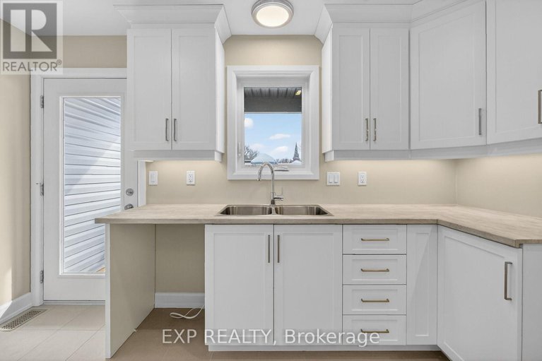 28364468/53-craig-street/village-of-russell/russell/ontario/K4R1A6_11