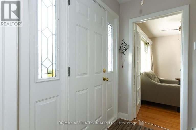 29123494/323-fullerton-avenue/overbrookcastle-heights/ottawa/ontario/K1K1K2_13