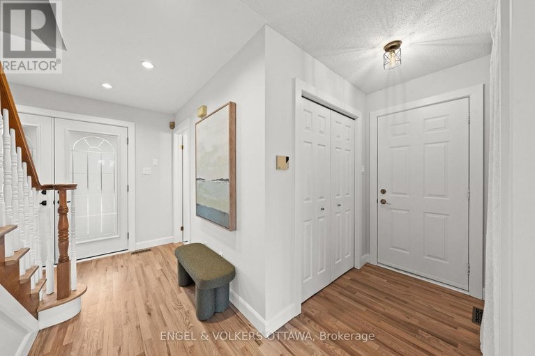 29593963/129-corvinelli-crescent/village-of-russell/russell/ontario/K4R1G4_15