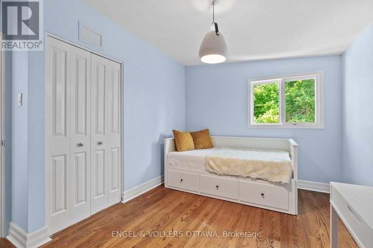 28637797/1175-bonnie-crescent/copeland-park/ottawa/ontario/K2C1Z7_22