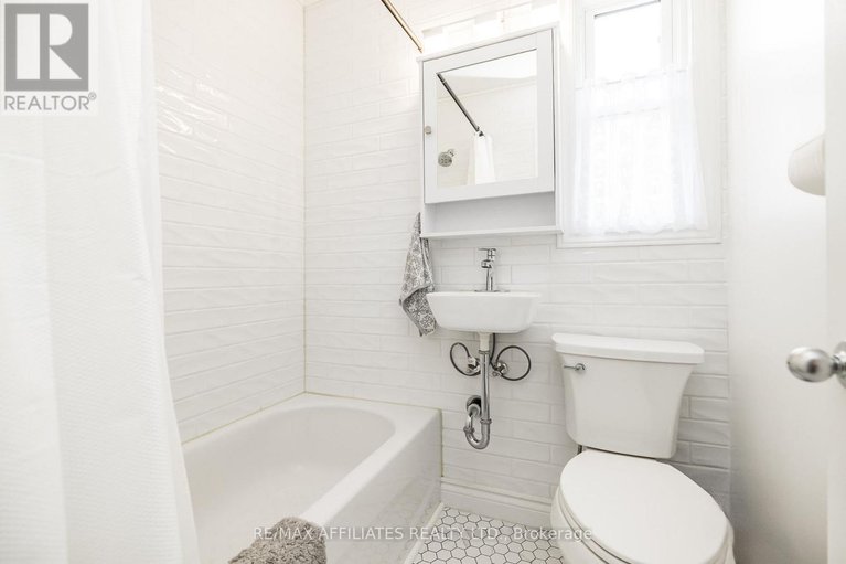 29023598/361-larouche-street/vanier/ottawa/ontario/K1L7L1_17