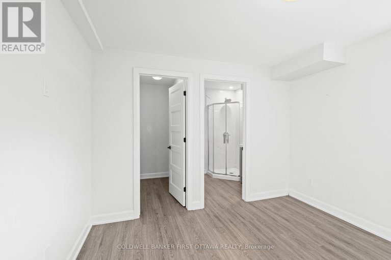 29689692/351-amiens-street/bilberry-creekqueenswood-heights/ottawa/ontario/K1E1P1_34
