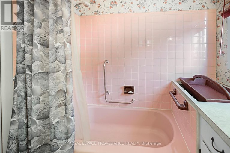 29233177/14-davison-avenue/brockville/brockville/ontario/K6V3C2_25