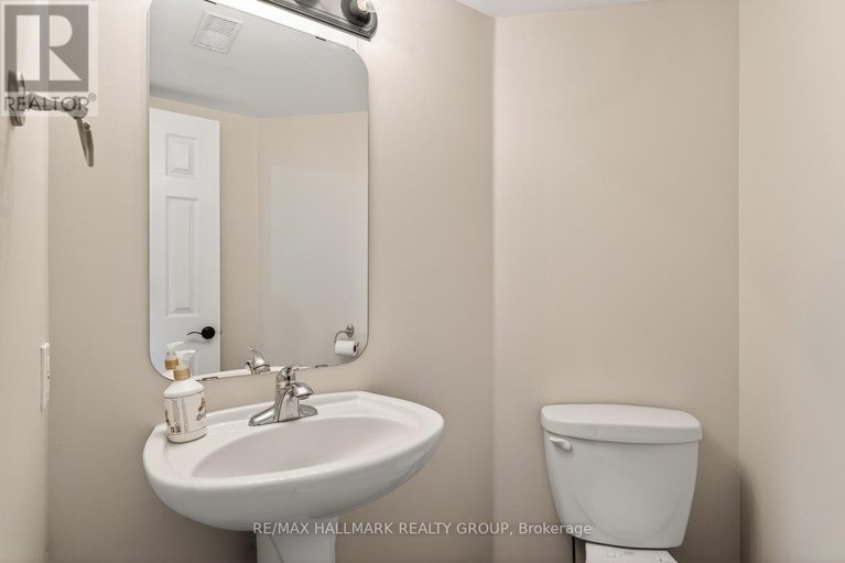 29659559/142-gatestone-private/beacon-hill-south/ottawa/ontario/K1J1K5_13