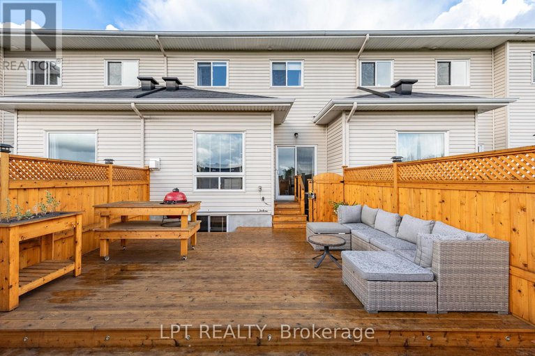 28801057/950-torovin-private/pineview/ottawa/ontario/K1B0A7_22