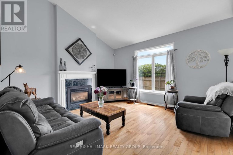 28476381/4136-wolfe-point-way/riverside-southgloucester-glen/ottawa/ontario/K1V1P4_11