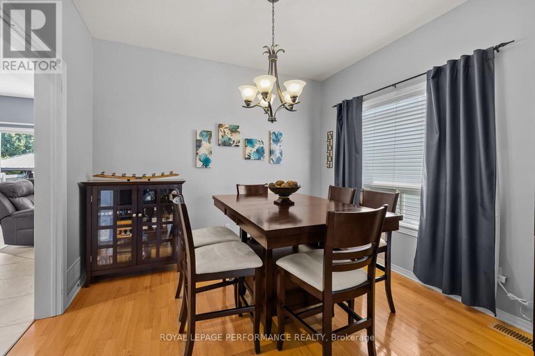 28630498/666-valin-street/fallingbrookgardenway-south/ottawa/ontario/K4A3X1_17