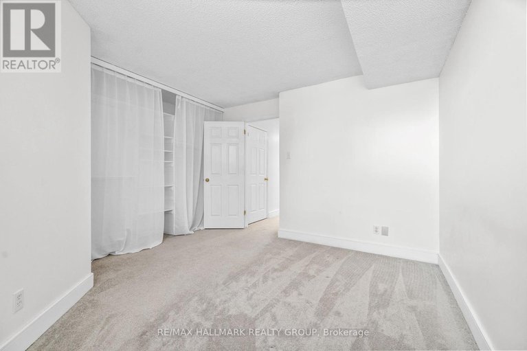 28403096/25-1400-wildberry-court/chapel-hill/ottawa/ontario/K1C7K6_19