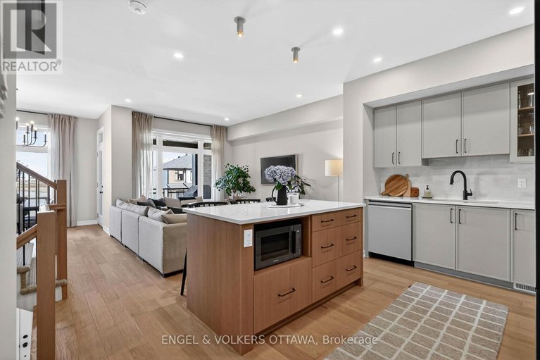 29646069/1764-crux-road/mer-bleuebradley-estatesanderson-park/ottawa/ontario/K1W0W7_12