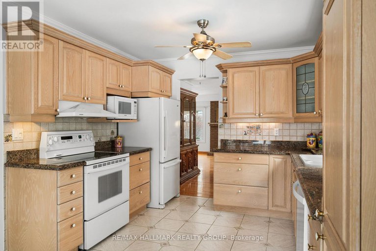 29434768/1177-st-moritz-crescent-n/convent-glen-north/ottawa/ontario/K1C2B2_9