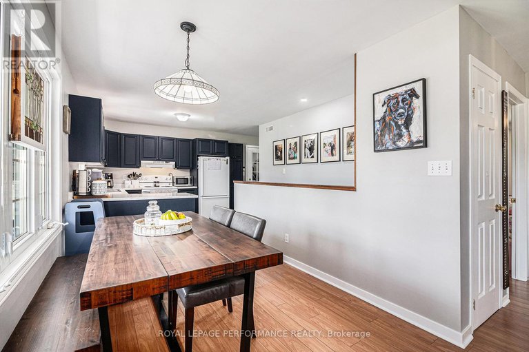 28804452/66-front-street/finch/north-stormont/ontario/K0C1K0_12