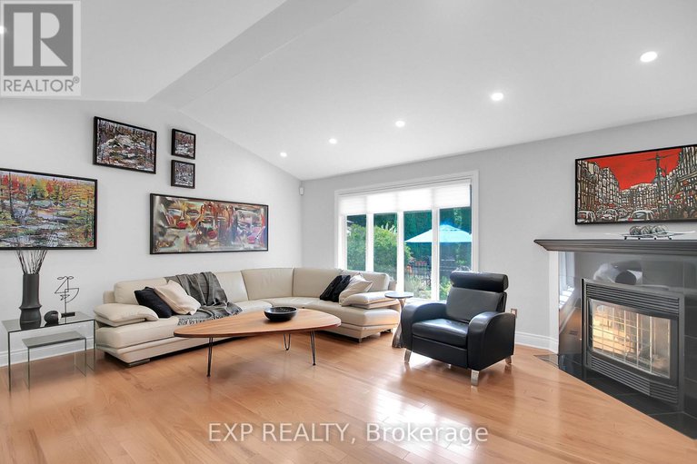 28699803/6202-deermeadow-drive/greely/ottawa/ontario/K4P1M9_6