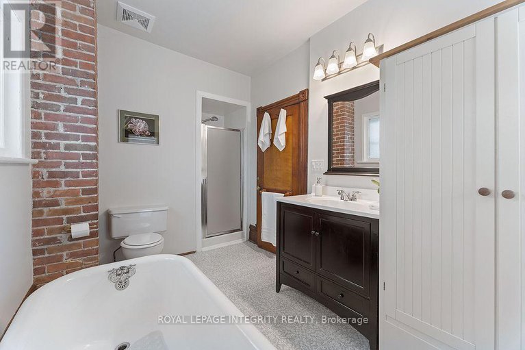 28694404/72-lakeshore-drive/morrisburg/south-dundas/ontario/K0C1X0_22