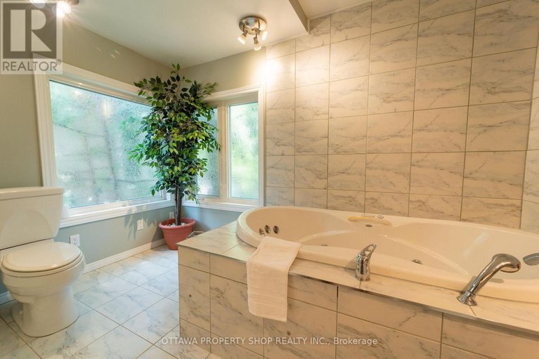 28429385/566-falwyn-crescent-w/fallingbrookridgemount/ottawa/ontario/K4A2A4_25