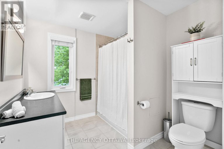 28490663/659-alesther-street/overbrookcastle-heights/ottawa/ontario/K1K1H8_20