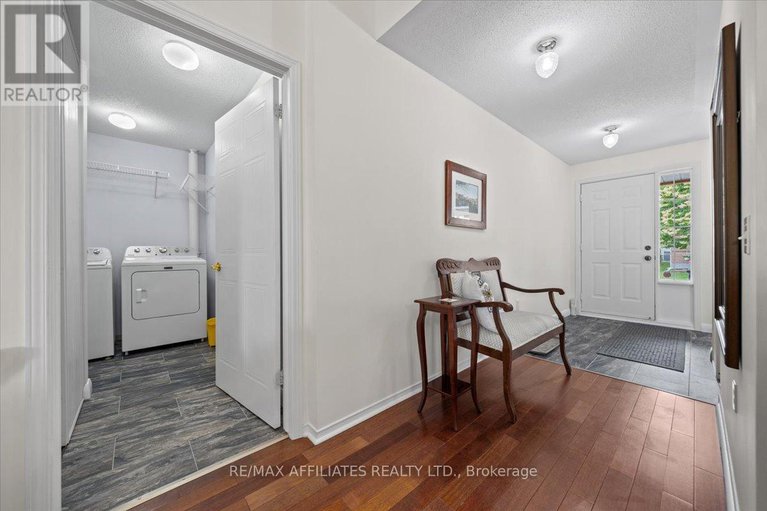 28528939/1244-foxborough-private-e/beaconwood/ottawa/ontario/K1J1E2_13