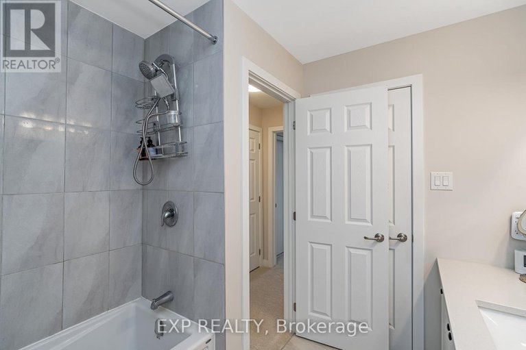 28608550/689-quilter-row/goulbourn-twp-from-franktown-rdsouth-to-rideau/ottawa/ontario/K0A2Z0_19