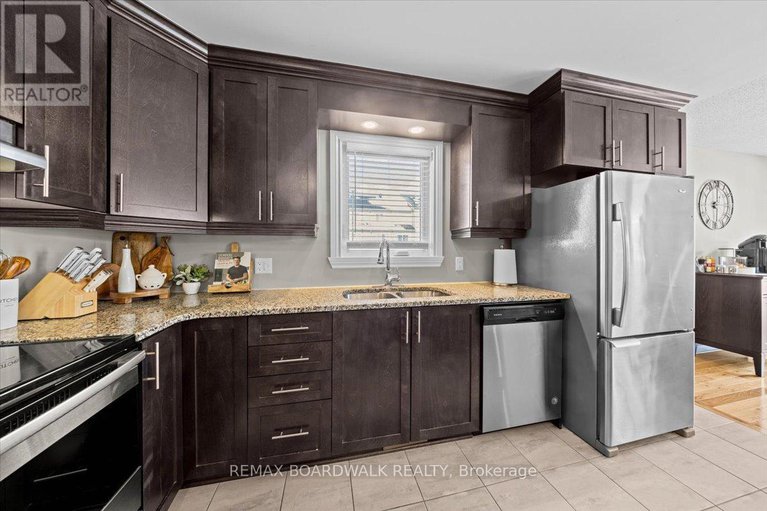 29414460/2424-marble-crescent/town-of-rockland/clarence-rockland/ontario/K4K1P6_14