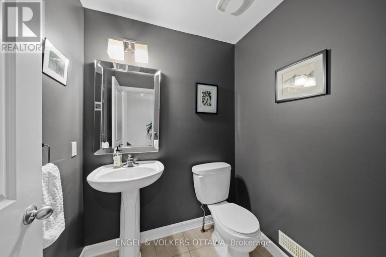 29623867/566-erinwoods-circle/stonebridge/ottawa/ontario/K2J5M8_21