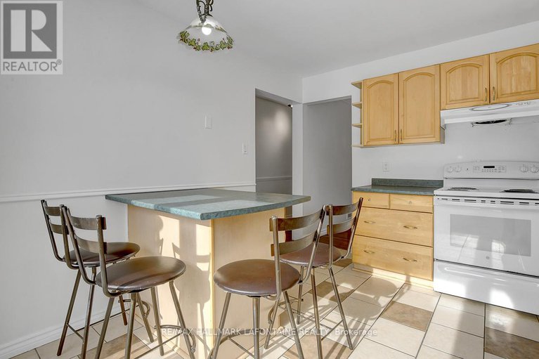 29381191/6128-vineyard-drive/convent-glen/ottawa/ontario/K1C2N6_20