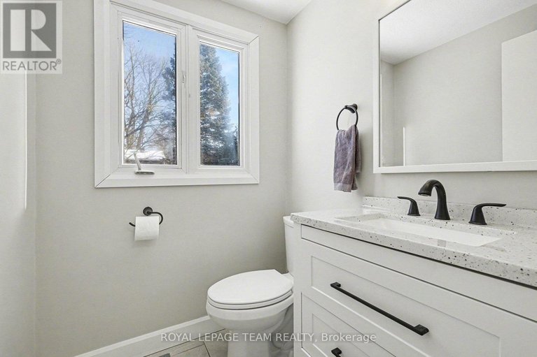 29319594/19-chanonhouse-drive/richmond/ottawa/ontario/K0A2Z0_11