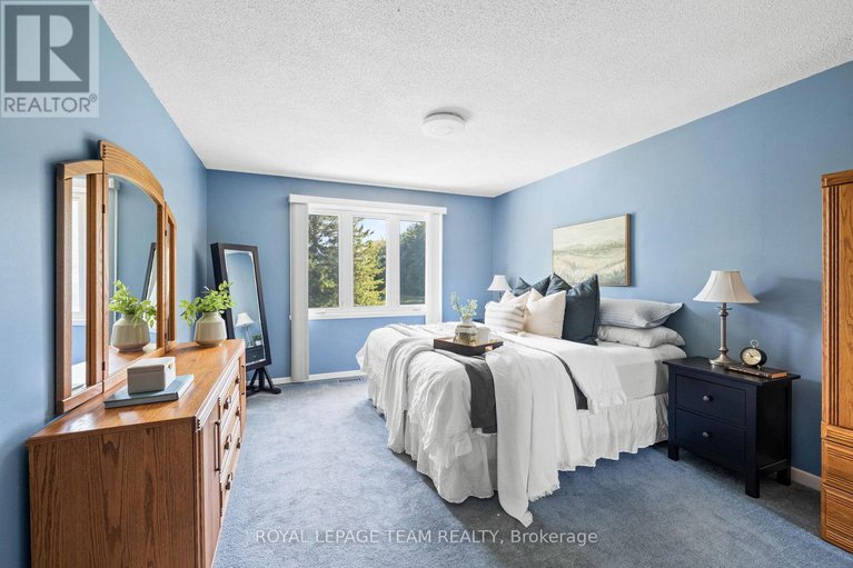 28889906/1640-century-road-e/manotick-south-to-roger-stevens/ottawa/ontario/K0A2E0_26