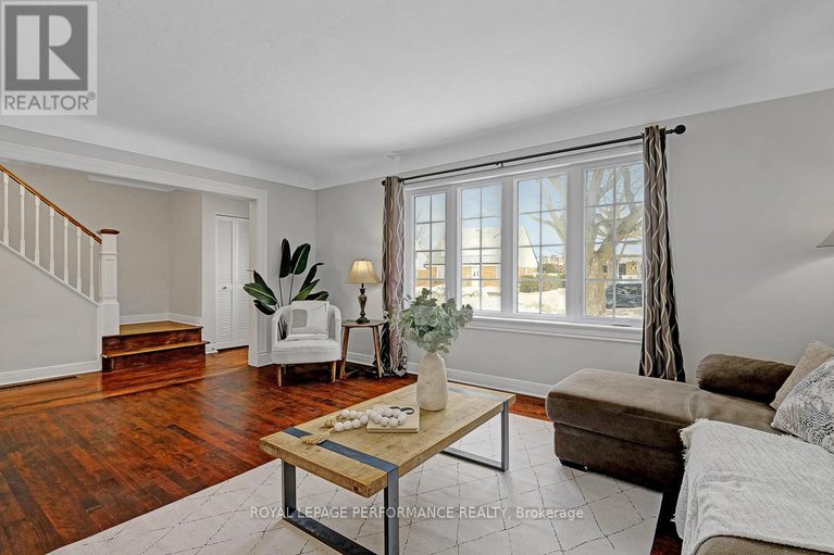 29432301/532-alesther-street/overbrookcastle-heights/ottawa/ontario/K1K1J3_15