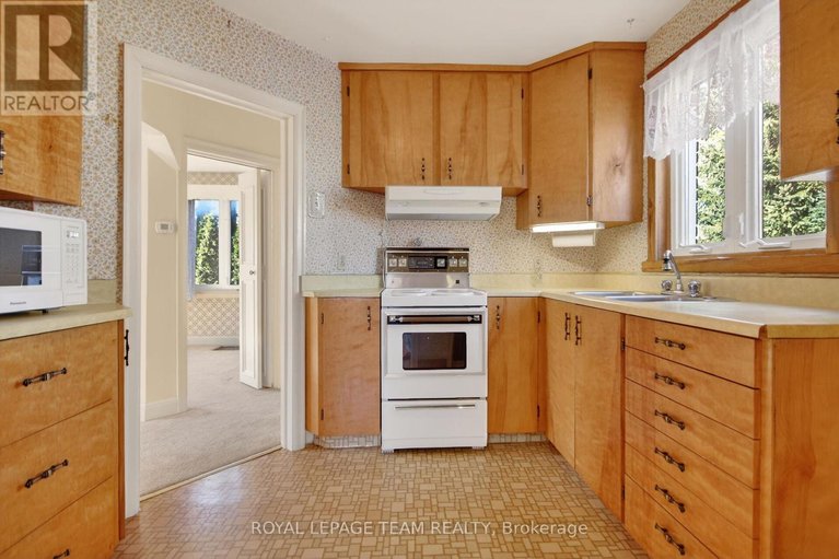 29596243/591-churchill-avenue-n/westborohampton-park/ottawa/ontario/K1Z5E6_13