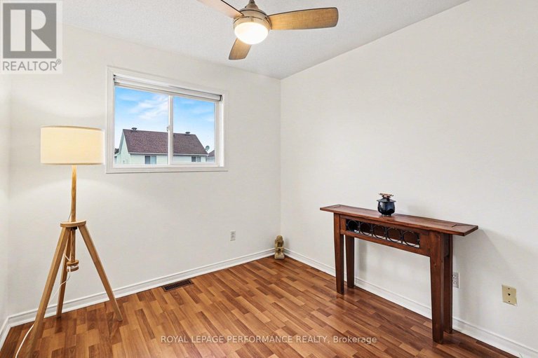 29610973/897-paradise-crescent/fallingbrookgardenway-south/ottawa/ontario/K4A3S5_17