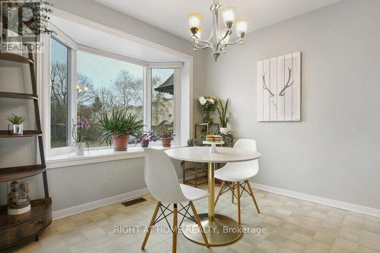 29607390/57-chester-crescent/on-the-green/ottawa/ontario/K2J2J6_13