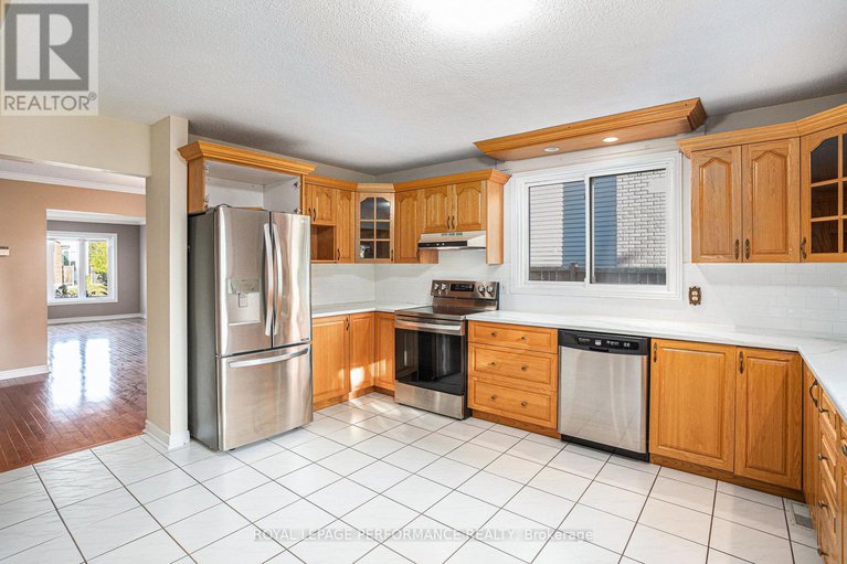 28989663/6232-fortune-drive/convent-glen-north/ottawa/ontario/K1C2B6_7