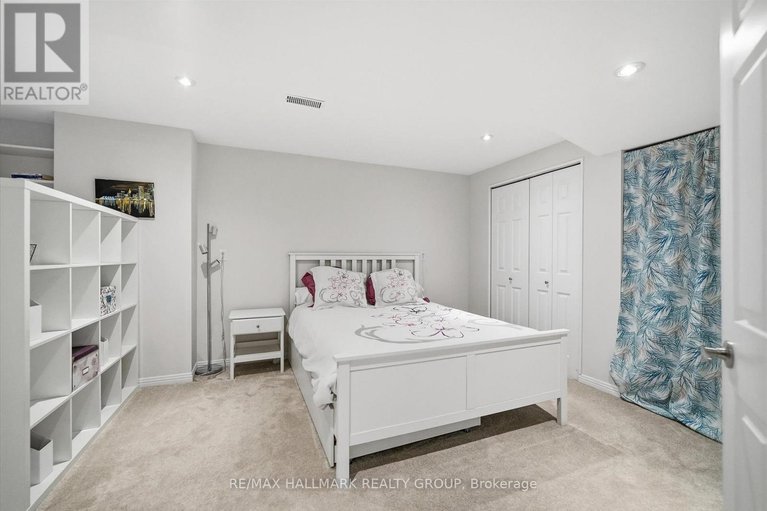 29425296/1660-country-walk-drive/chapel-hill/ottawa/ontario/K1C8E2_40