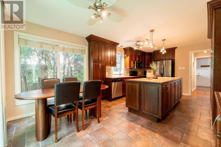 28429385/566-falwyn-crescent-w/fallingbrookridgemount/ottawa/ontario/K4A2A4_15