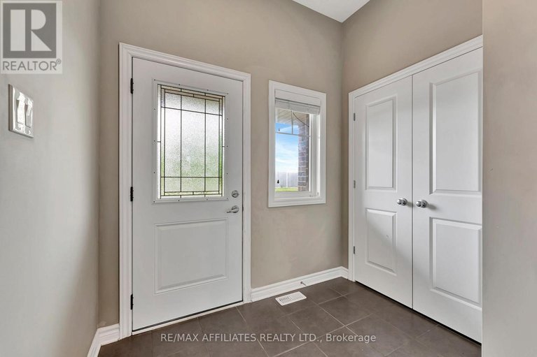 28562924/625-trigoria-crescent/avalon-west/ottawa/ontario/K4A1B1_4