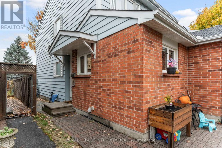 29064817/45-wessex-road/on-the-green/ottawa/ontario/K2J1X2_2