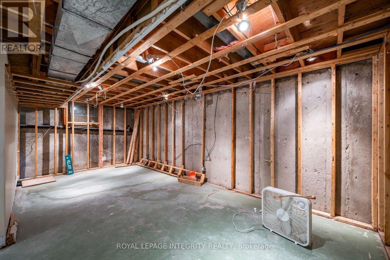 29319592/2061-prince-of-wales-drive/rideau-heightsrideau-river/ottawa/ontario/K2E7A4_18