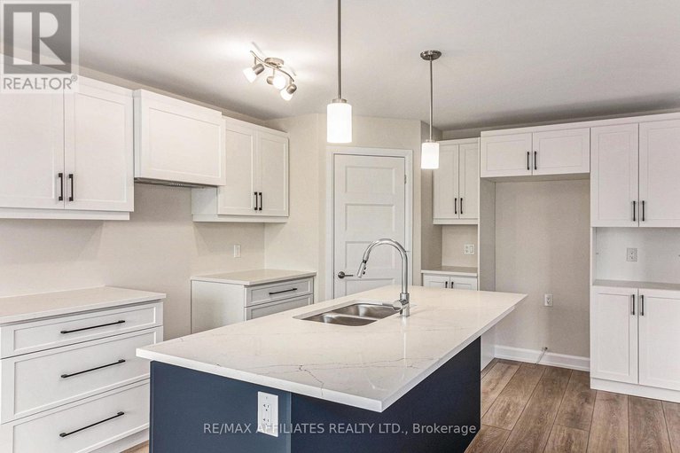 28906373/615-geneva-crescent/embrun/russell/ontario/K0A1W0_7