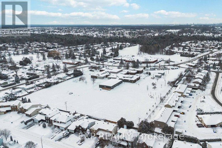 29305103/303-amiens-street/bilberry-creekqueenswood-heights/ottawa/ontario/K1E1N3_30