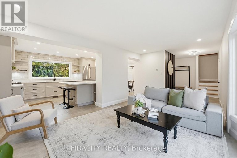 29608674/7-gagnon-court/beaverbrook/ottawa/ontario/K2K1A7_12