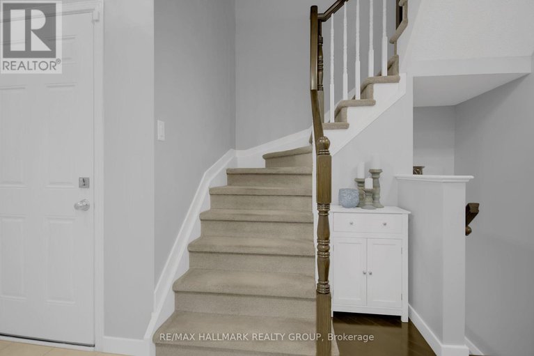 28591389/585-barrick-hill-road/emerald-meadowstrailwest/ottawa/ontario/K2M0B4_23