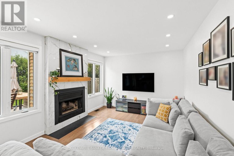 28427469/2722-wyldewood-street/emerald-woodssawmill-creek/ottawa/ontario/K1T2R9_19