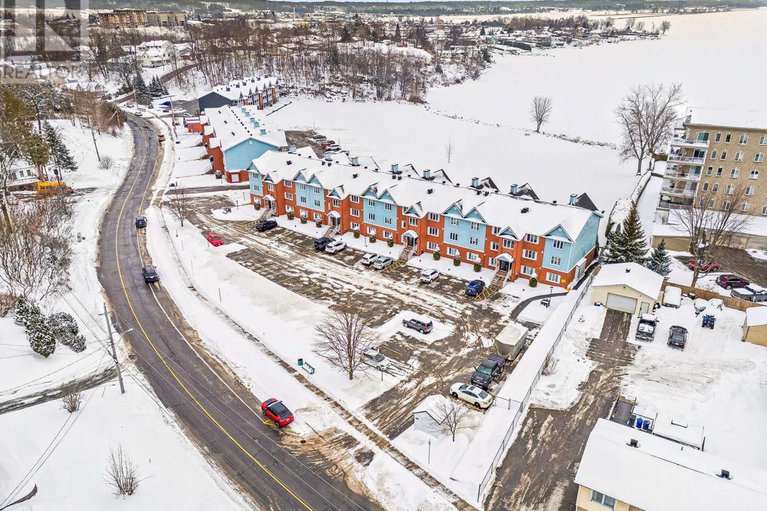 29233379/d6-160-edwards-street/town-of-rockland/clarence-rockland/ontario/K4K1H9_25