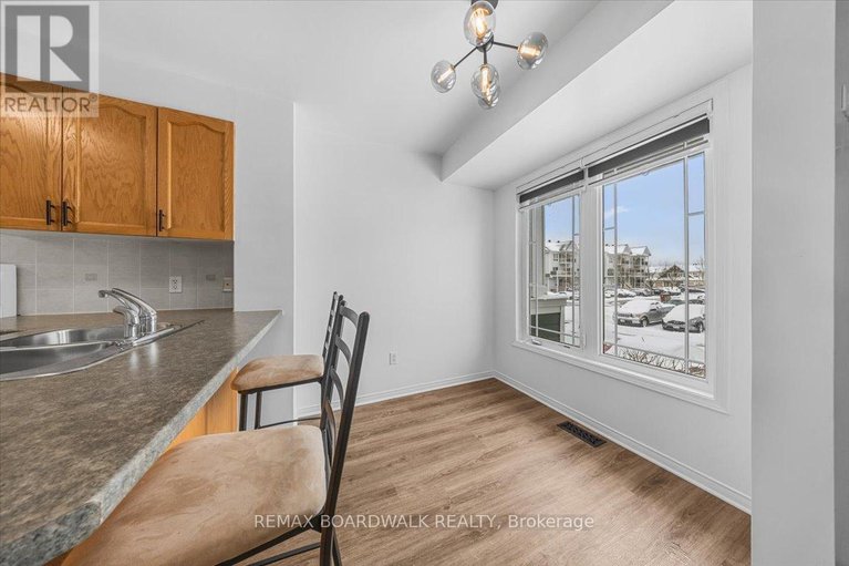 29483798/364-crownridge-drive/emerald-meadowstrailwest/ottawa/ontario/K2M3A4_6