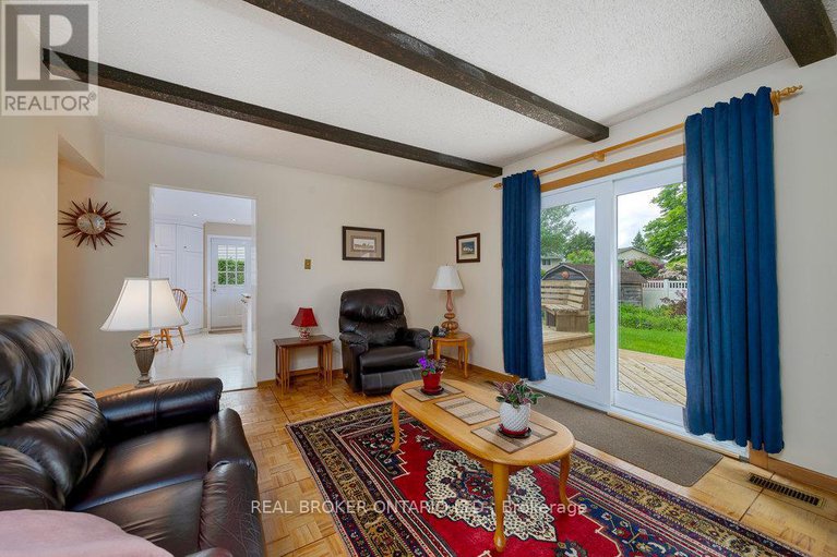 28522793/31-oakhurst-crescent/blackburn-hamlet/ottawa/ontario/K1B4A5_15
