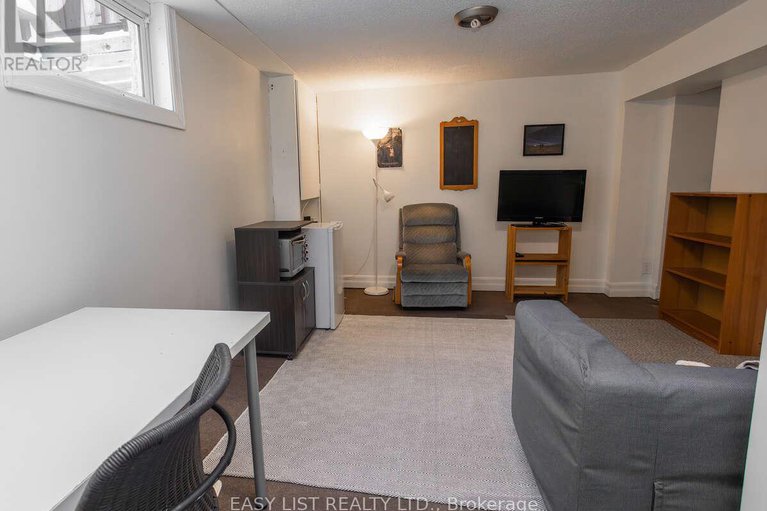 29386646/73-hobart-crescent/sheahan-estatestrend-village/ottawa/ontario/K2H5S3_34