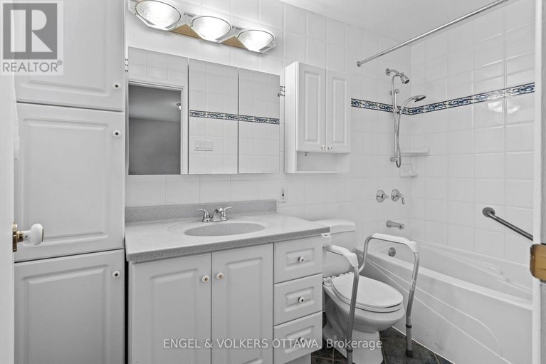 28811817/337-mountbatten-avenue/alta-vistafaircrest-heights/ottawa/ontario/K1H5W2_29
