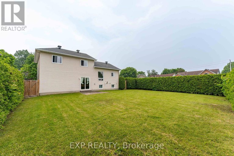 28448593/3379-descotes-circle/town-of-rockland/clarence-rockland/ontario/K4K1A8_28