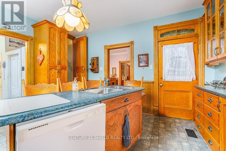 29622783/48-st-george-street-e/alexandria/north-glengarry/ontario/K0C1A0_14